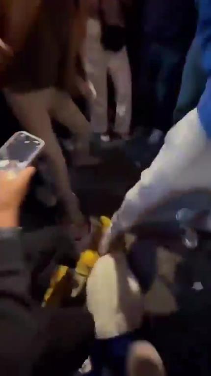 驚！尼克斯大勝步行者后，哈利伯頓遭主場球迷群毆